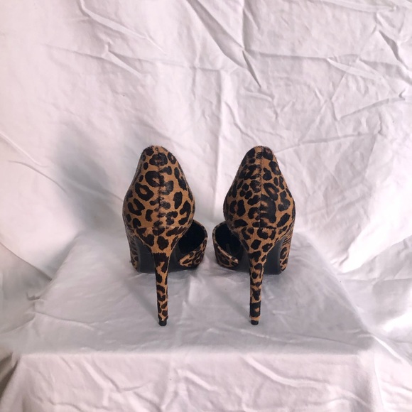 NWOT Leopard print stilettos - Picture 3 of 4